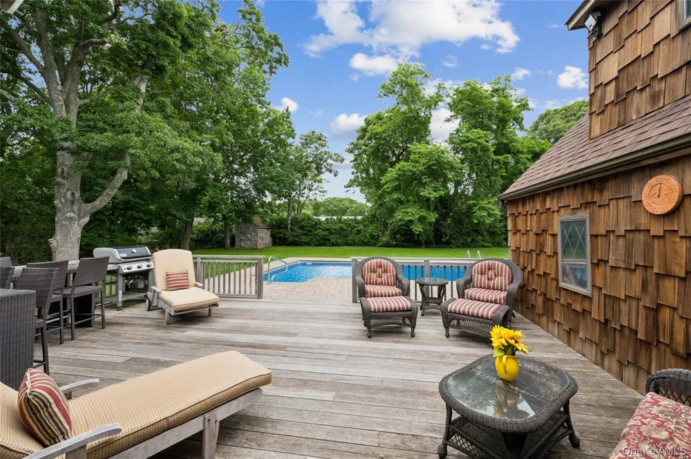 37 Fanning Avenue Hampton Bays, NY 11946