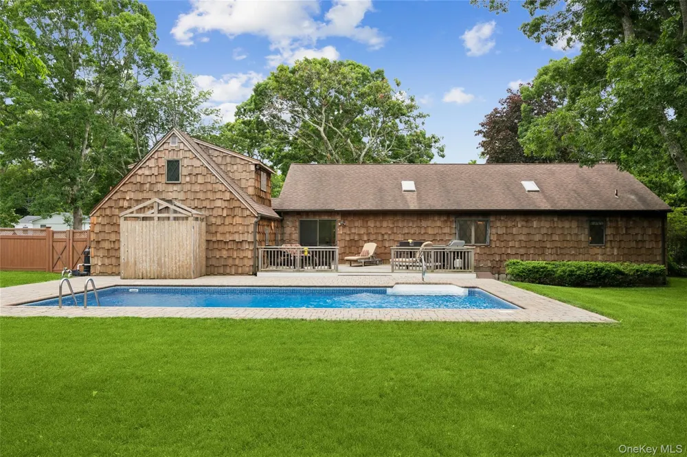 37 Fanning Avenue Hampton Bays, NY 11946