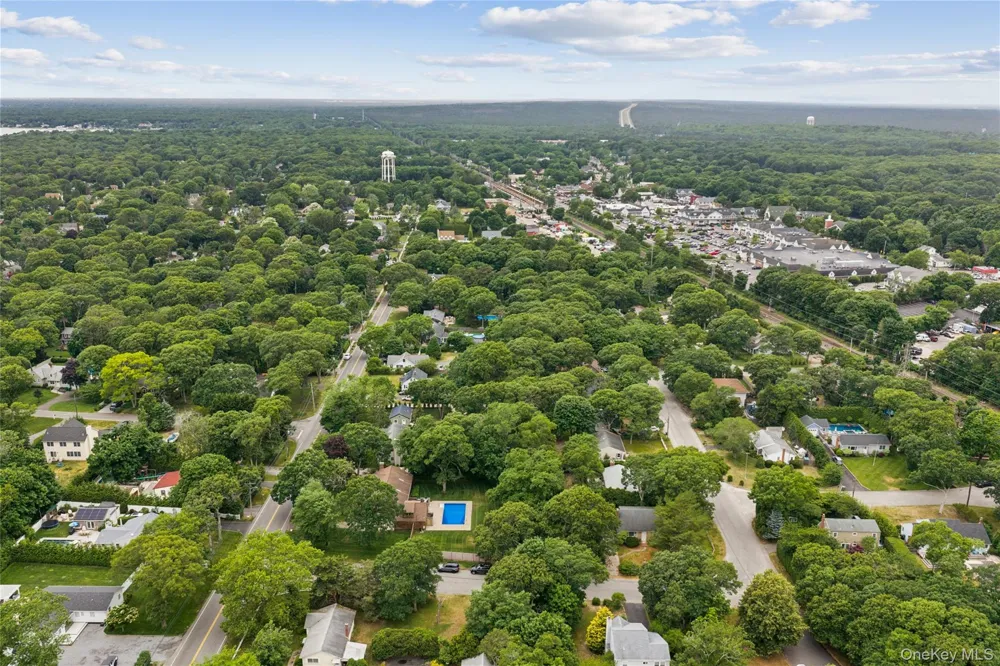 37 Fanning Avenue Hampton Bays, NY 11946