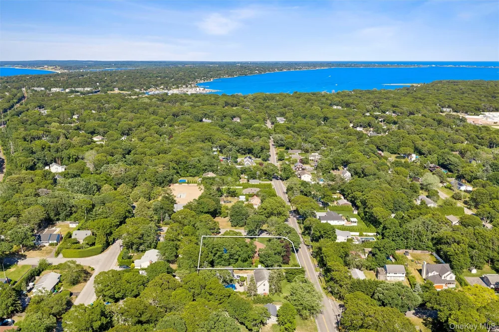 37 Fanning Avenue Hampton Bays, NY 11946