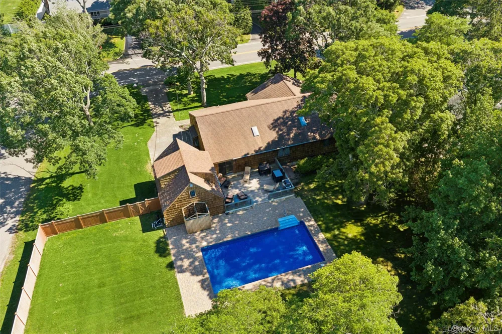 37 Fanning Avenue Hampton Bays, NY 11946