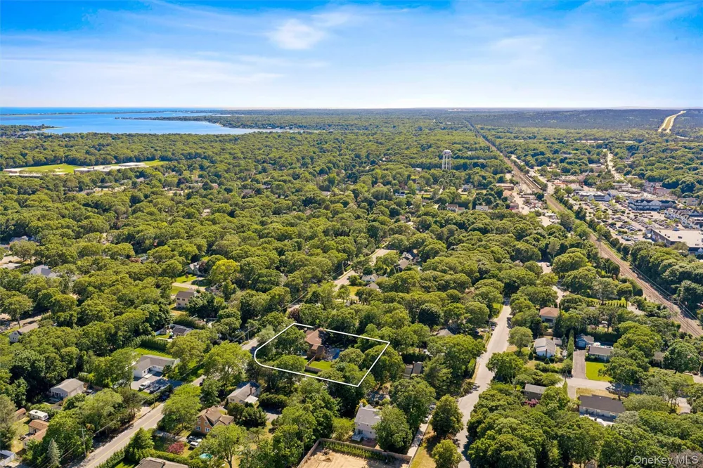 37 Fanning Avenue Hampton Bays, NY 11946