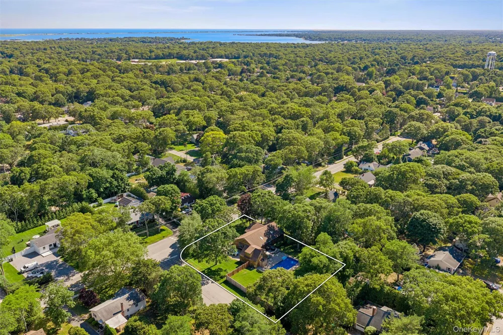 37 Fanning Avenue Hampton Bays, NY 11946