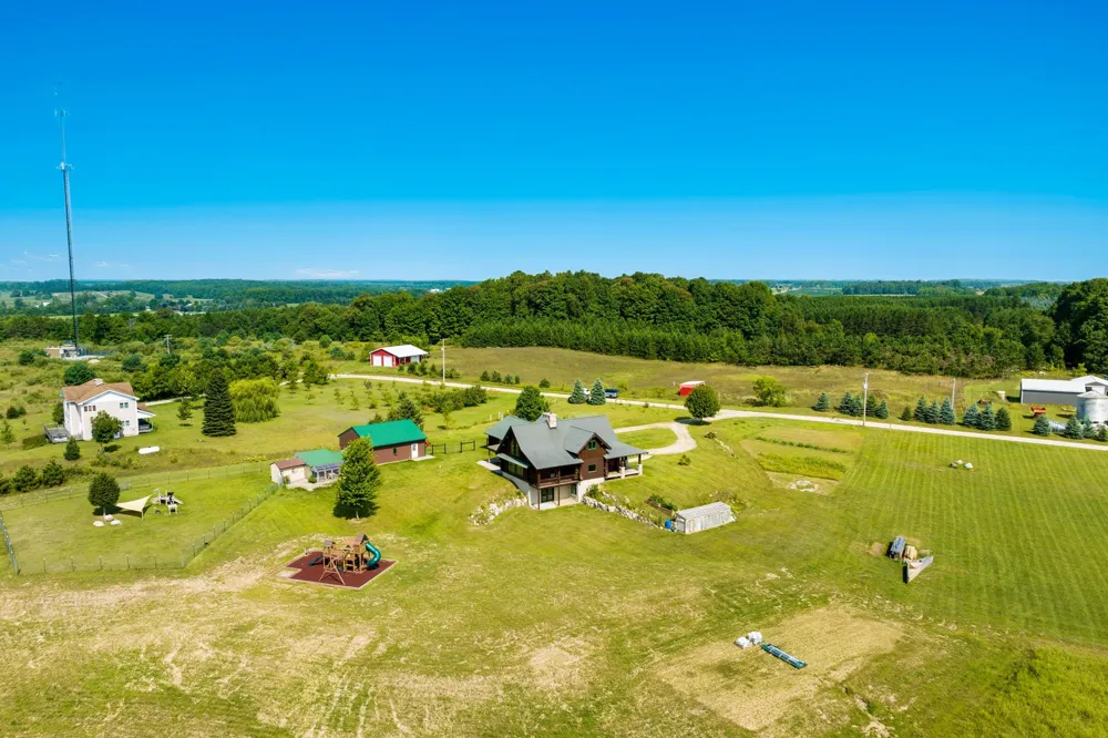 4311 Caro Lane Mayfield Township, MI 49649