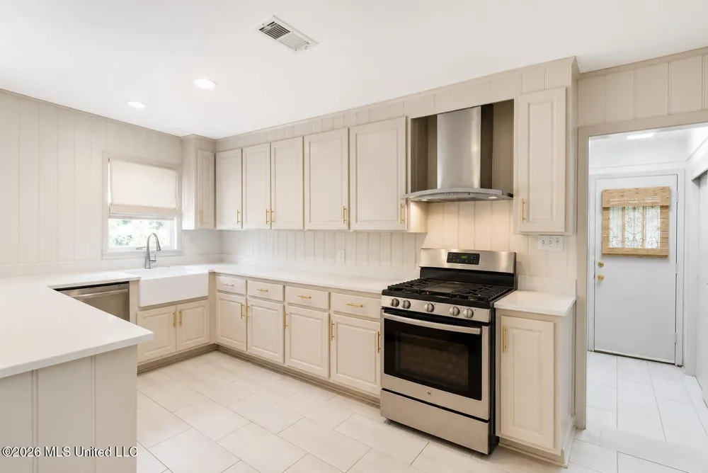 408 E Park Avenue Greenwood, MS 38930