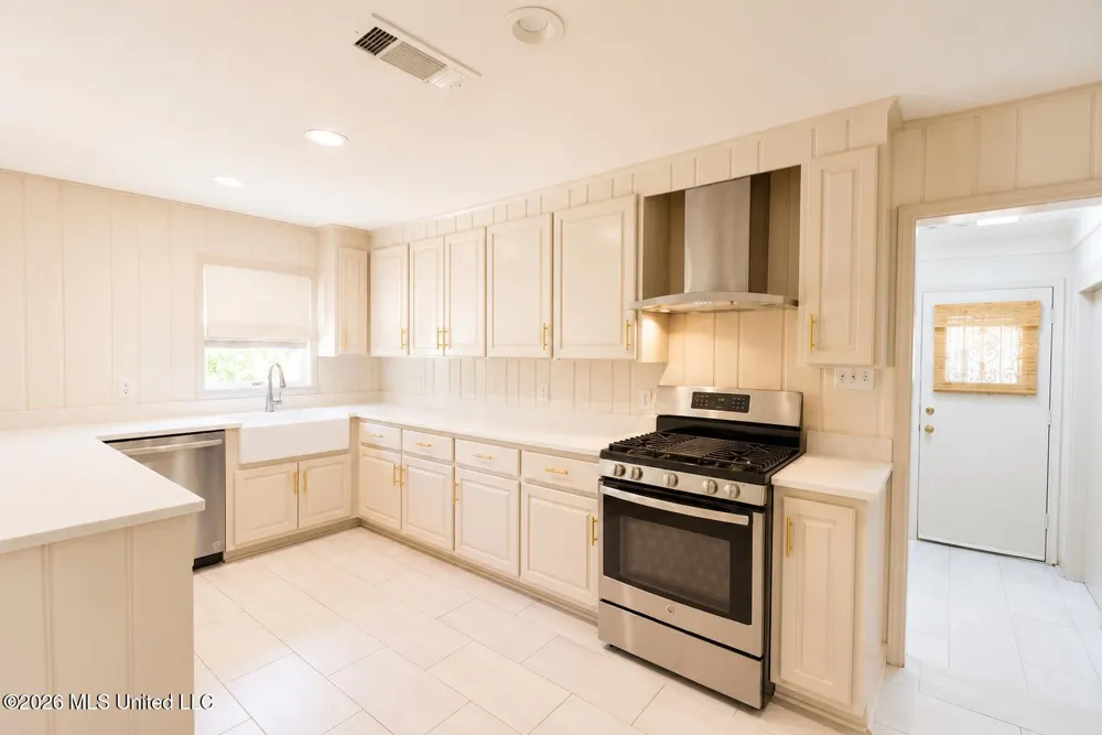 408 E Park Avenue Greenwood, MS 38930