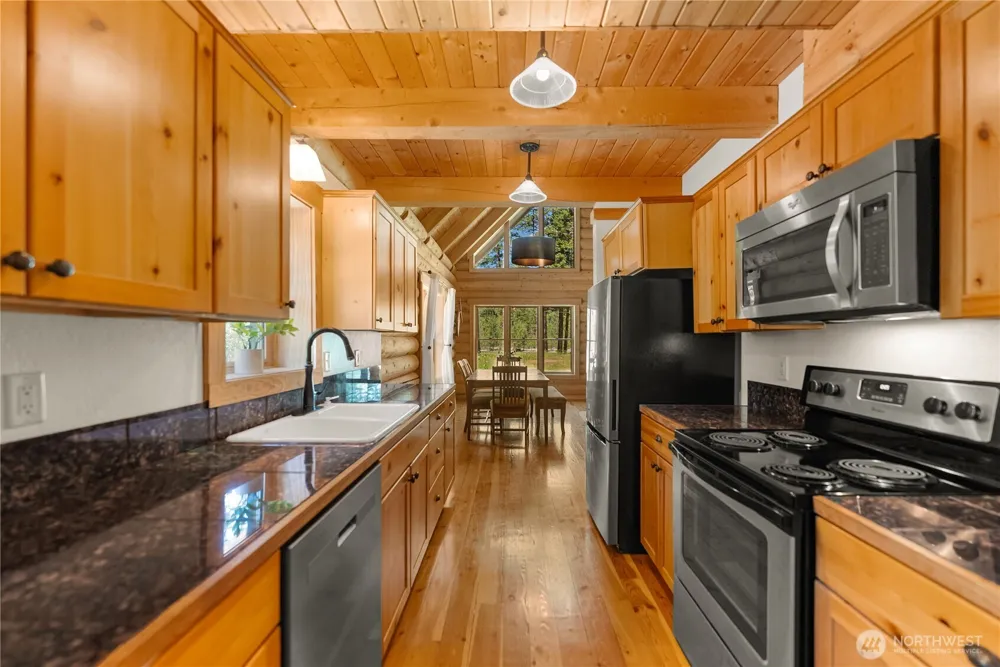 65 Mazama Pines Lane Mazama, WA 98833