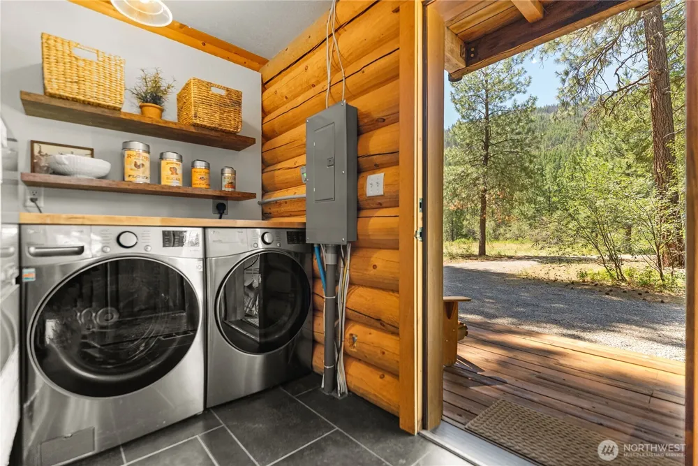 65 Mazama Pines Lane Mazama, WA 98833