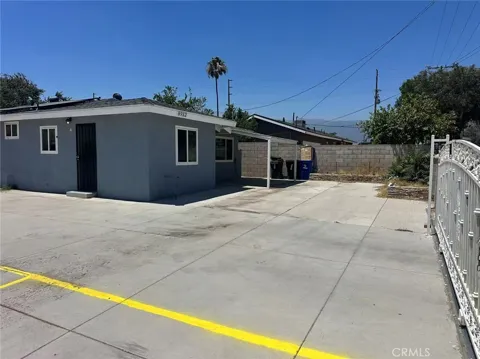 8932 Redwood