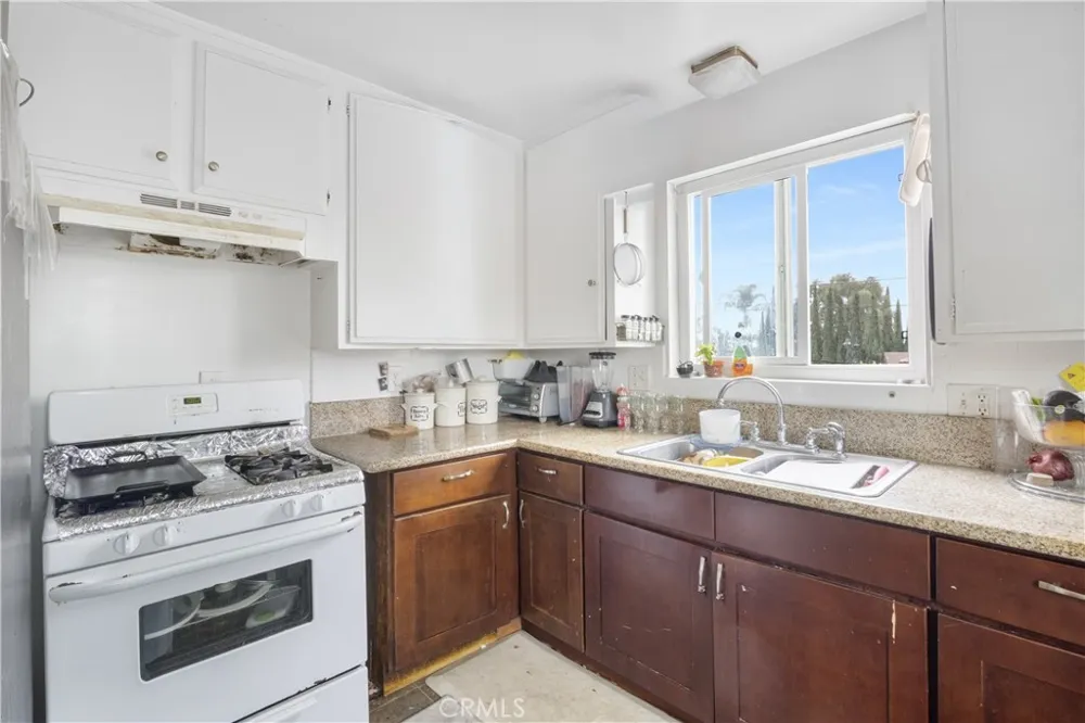 608 E Central Avenue Santa Ana, CA 92707