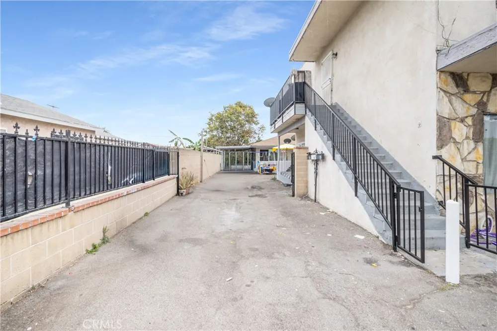 608 E Central Avenue Santa Ana, CA 92707