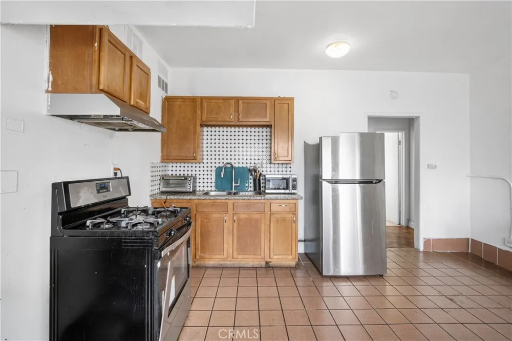 608 E Central Avenue Santa Ana, CA 92707
