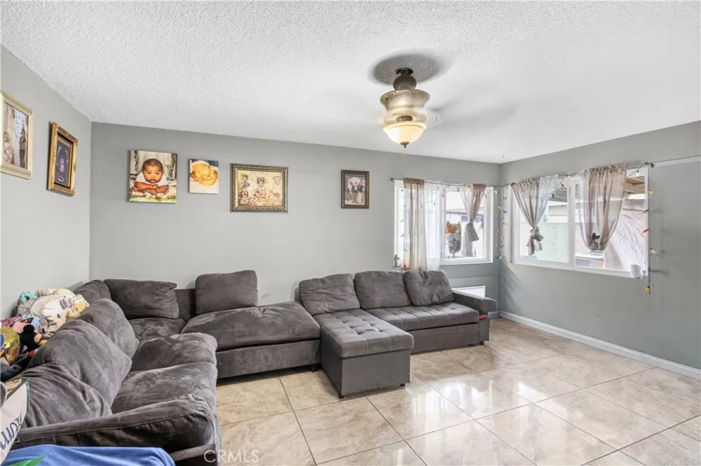 608 E Central Avenue Santa Ana, CA 92707