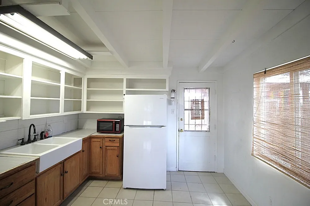 21212 Rainbow Hinkley, CA 92347