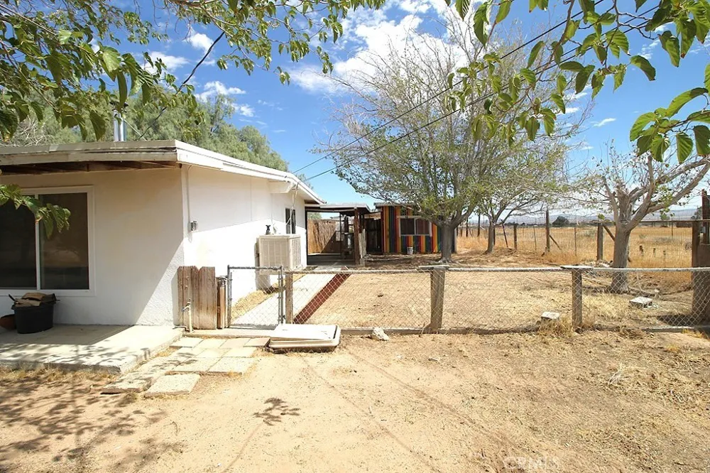 21212 Rainbow Hinkley, CA 92347