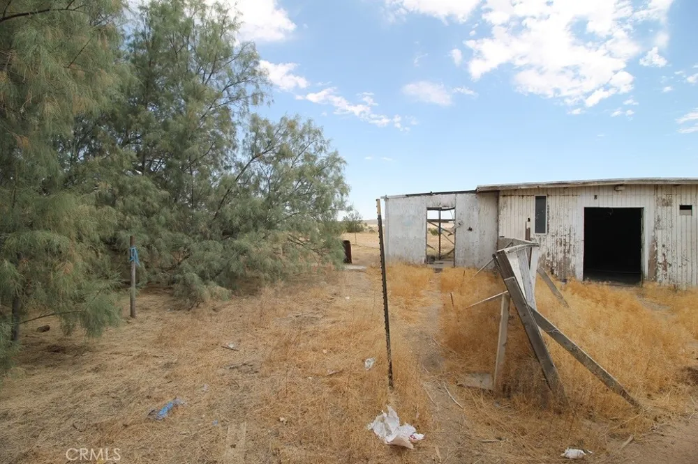 21212 Rainbow Hinkley, CA 92347