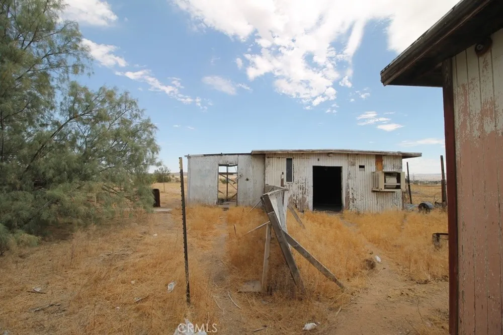 21212 Rainbow Hinkley, CA 92347
