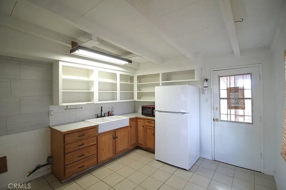 21212 Rainbow Hinkley, CA 92347