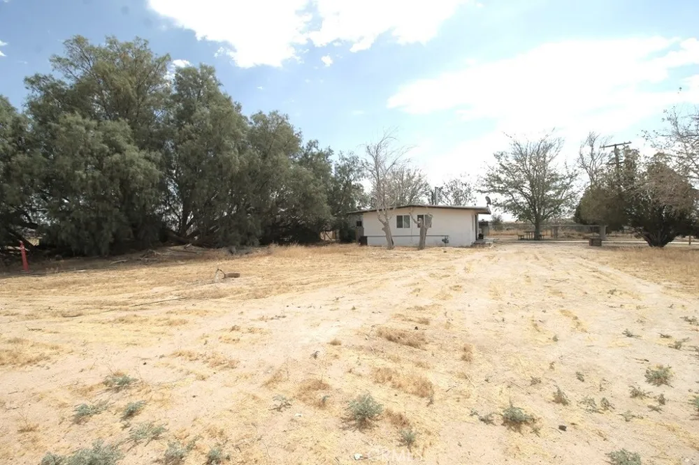21212 Rainbow Hinkley, CA 92347