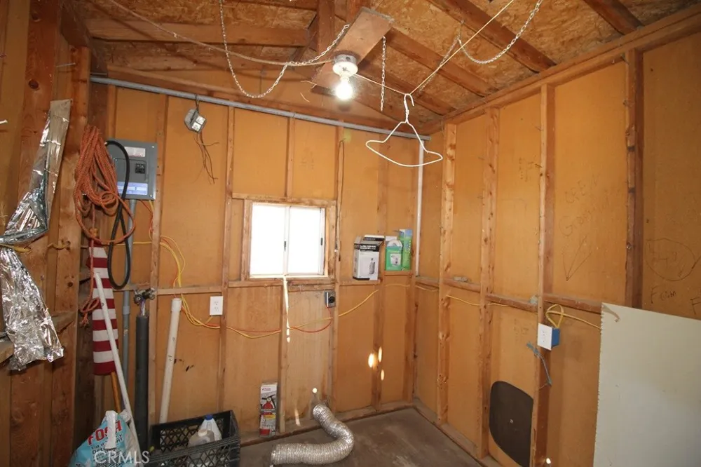21212 Rainbow Hinkley, CA 92347