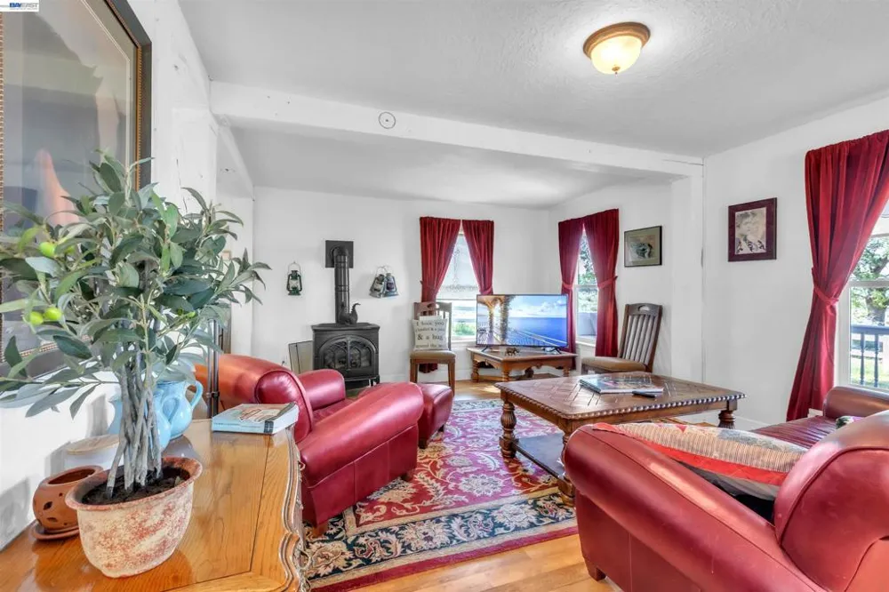 452 US Hwy 395 Milford, CA 96121