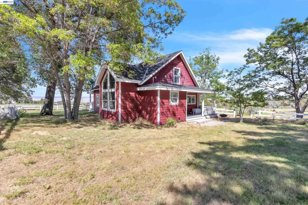 452 US Hwy 395 Milford, CA 96121