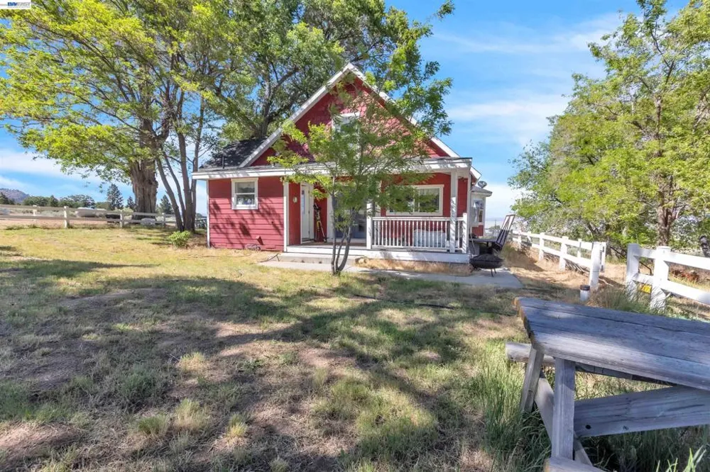 452 US Hwy 395 Milford, CA 96121