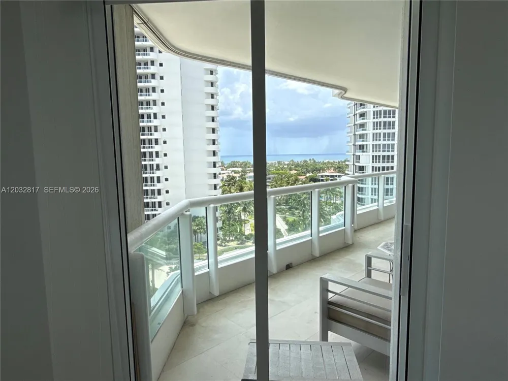 21205 Yacht Club Dr #1201 Aventura, FL 33180