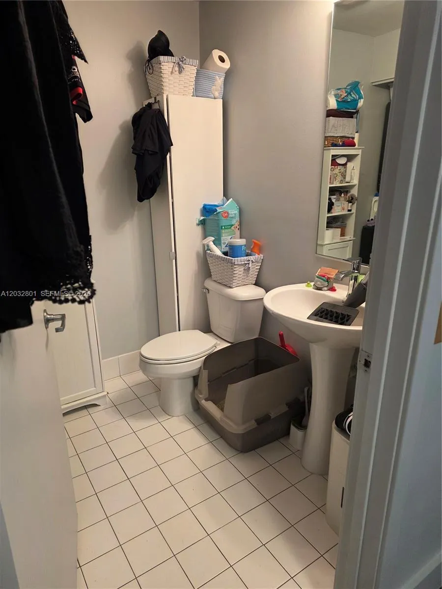 888 Biscayne Blvd #5107 Miami, FL 33132