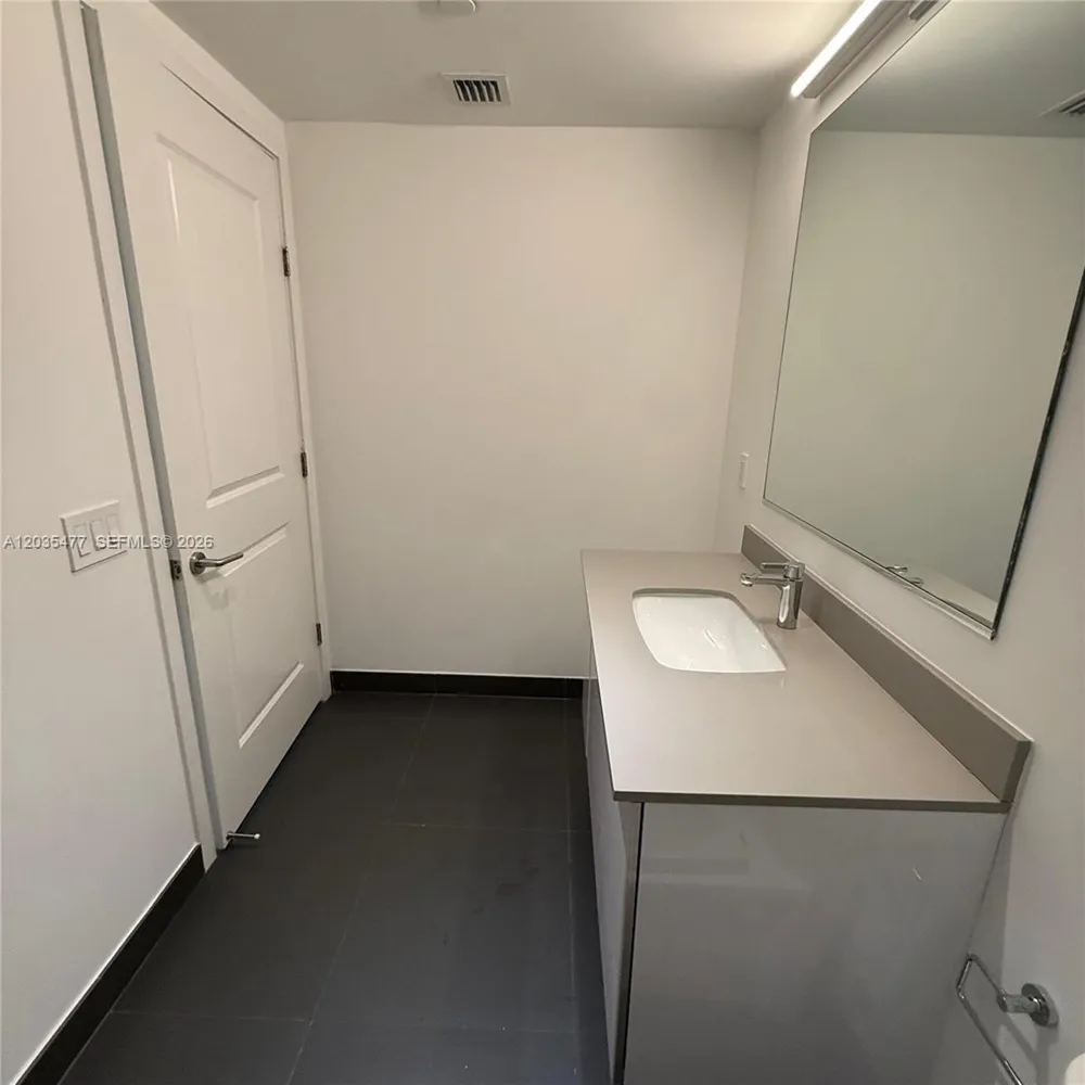 1600 NE 1st Ave #2607 Miami, FL 33132
