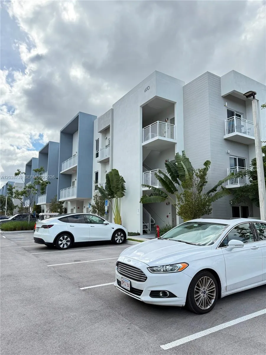 610 NE 2nd St #301 Dania Beach, FL 33004