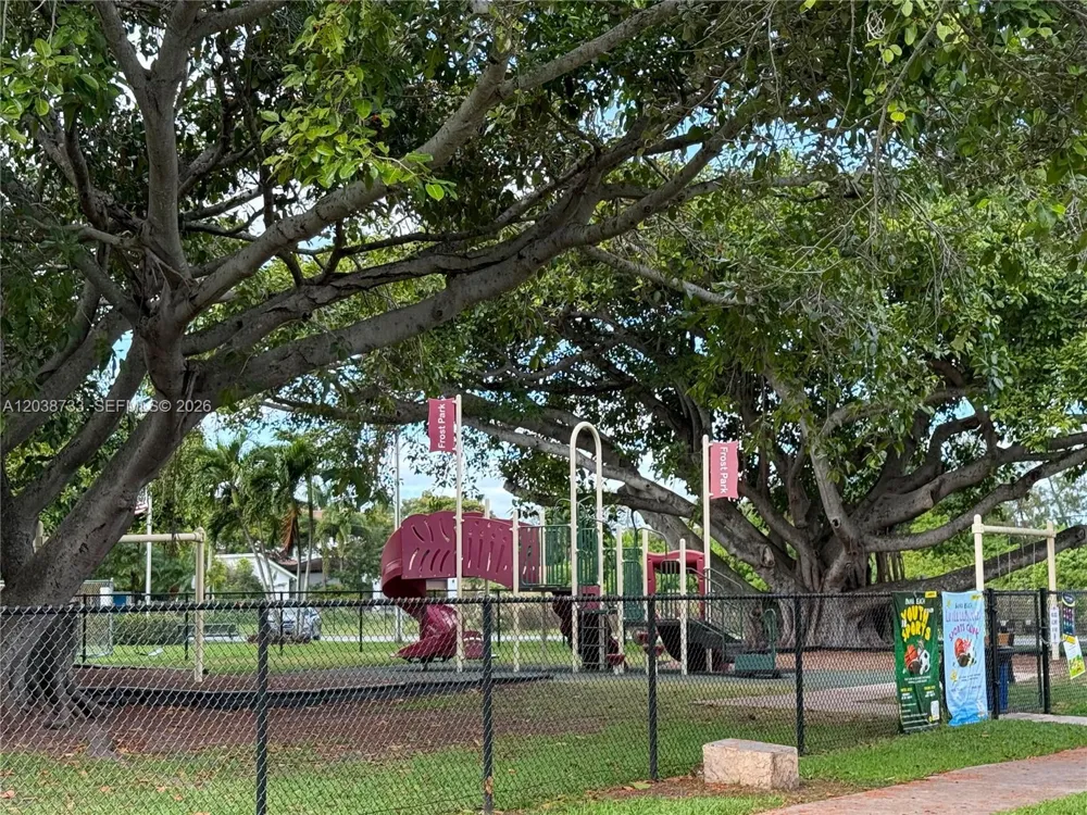 610 NE 2nd St #305 Dania Beach, FL 33004
