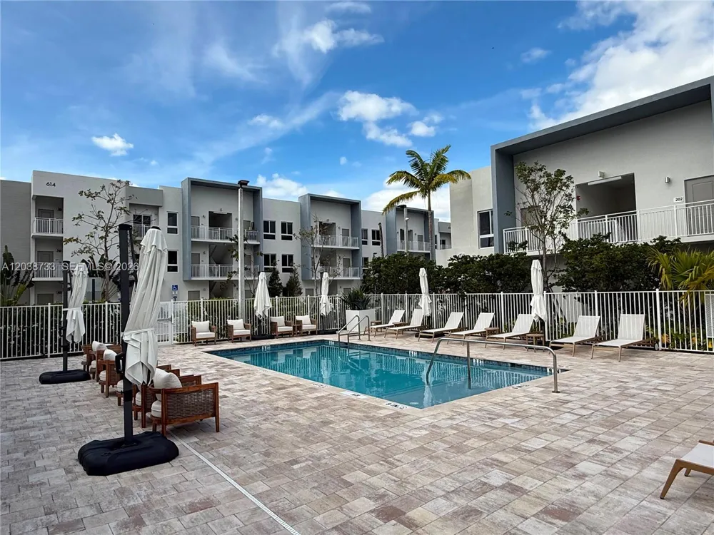 610 NE 2nd St #305 Dania Beach, FL 33004