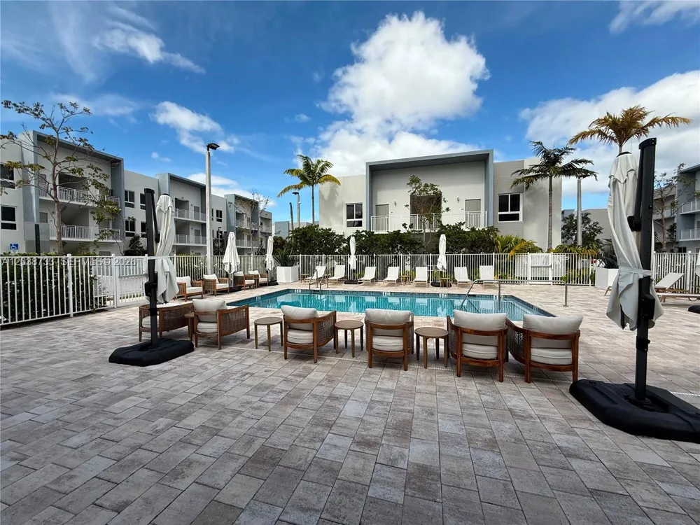 610 NE 2nd St #305 Dania Beach, FL 33004