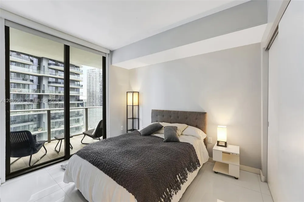 1010 Brickell Ave #3007 Miami, FL 33131