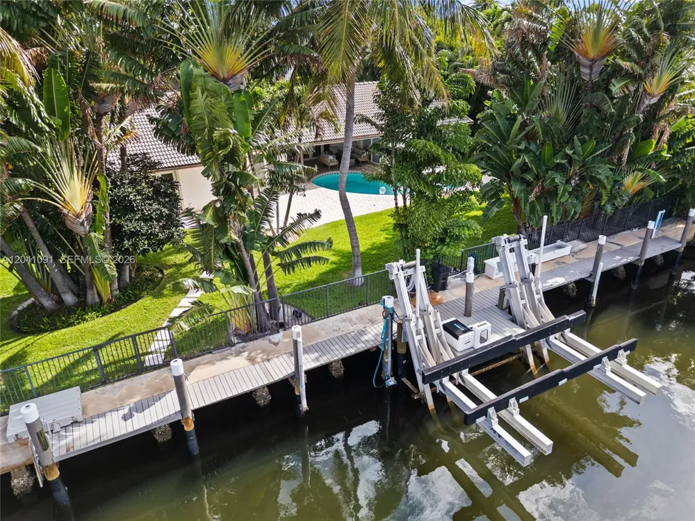 18 Eleuthera Dr Ocean Ridge, FL 33435