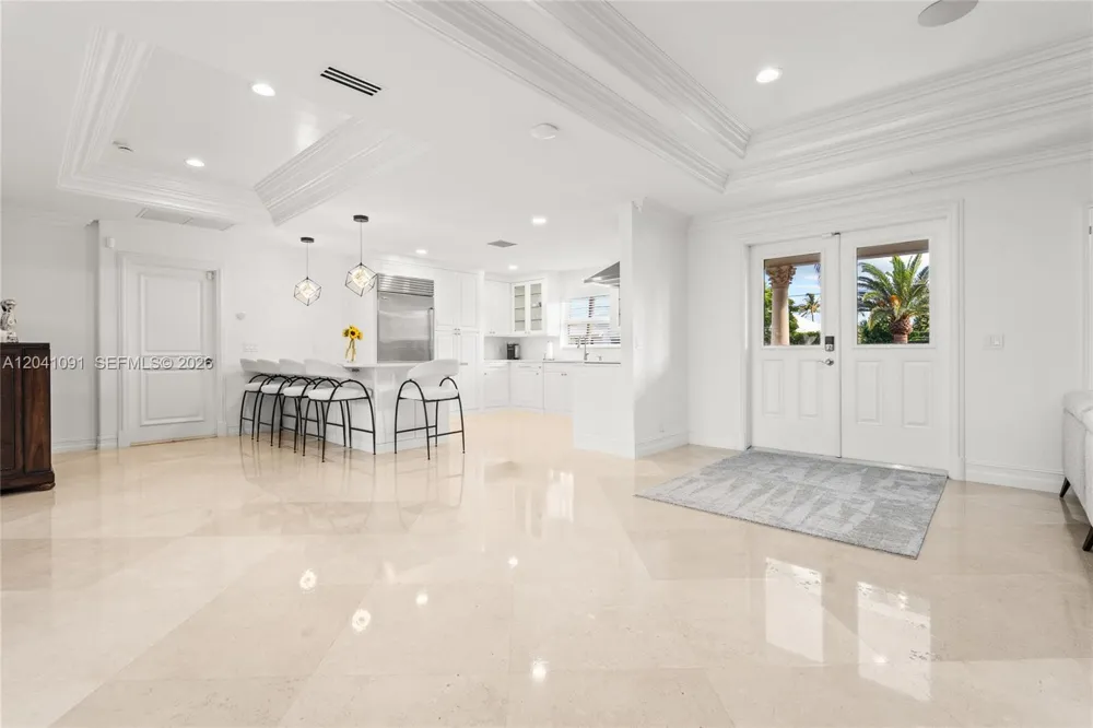 18 Eleuthera Dr Ocean Ridge, FL 33435