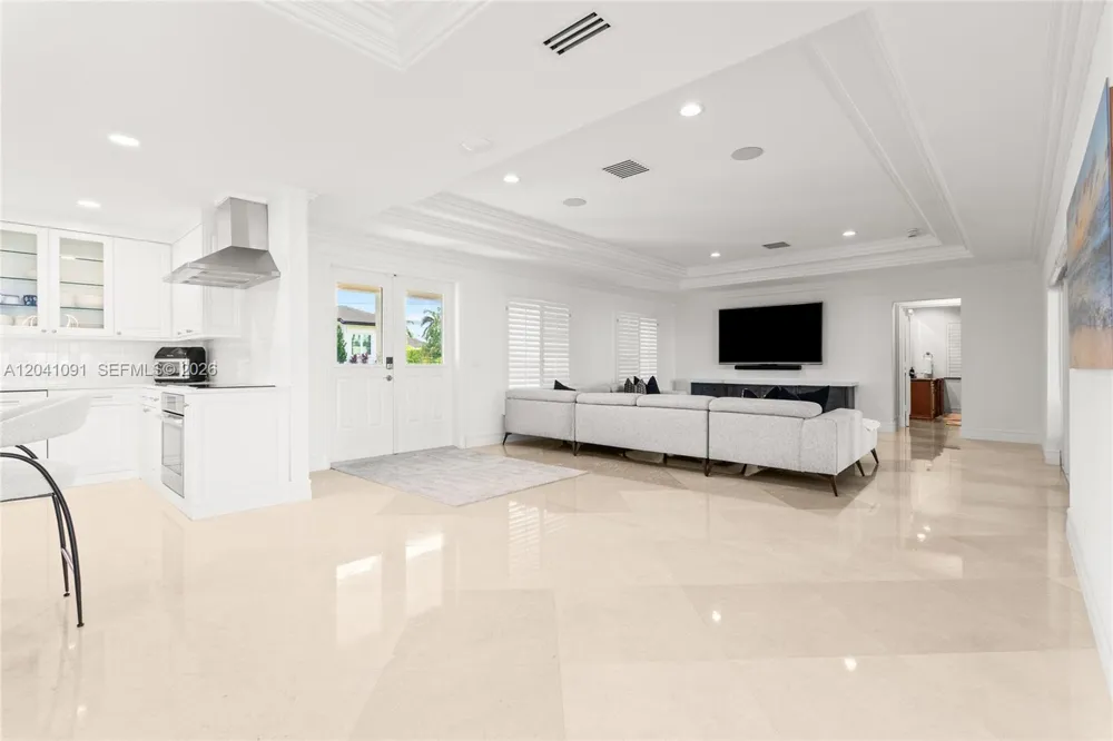 18 Eleuthera Dr Ocean Ridge, FL 33435