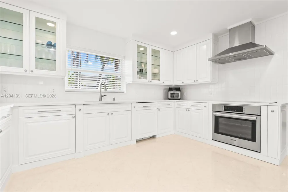 18 Eleuthera Dr Ocean Ridge, FL 33435