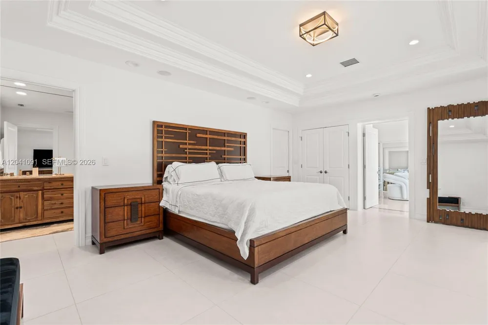 18 Eleuthera Dr Ocean Ridge, FL 33435