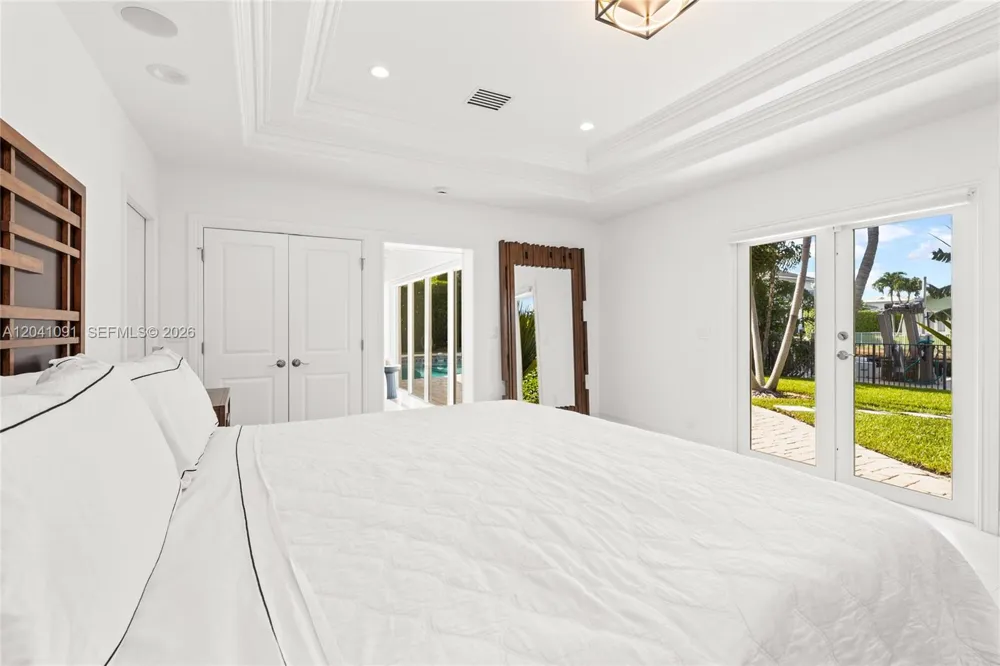 18 Eleuthera Dr Ocean Ridge, FL 33435
