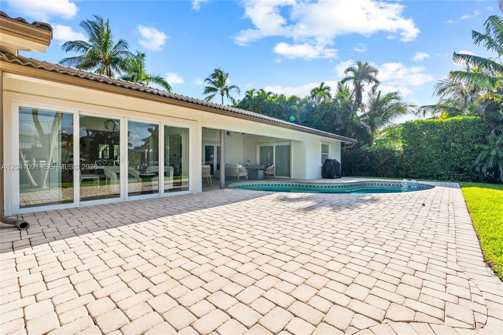 18 Eleuthera Dr Ocean Ridge, FL 33435