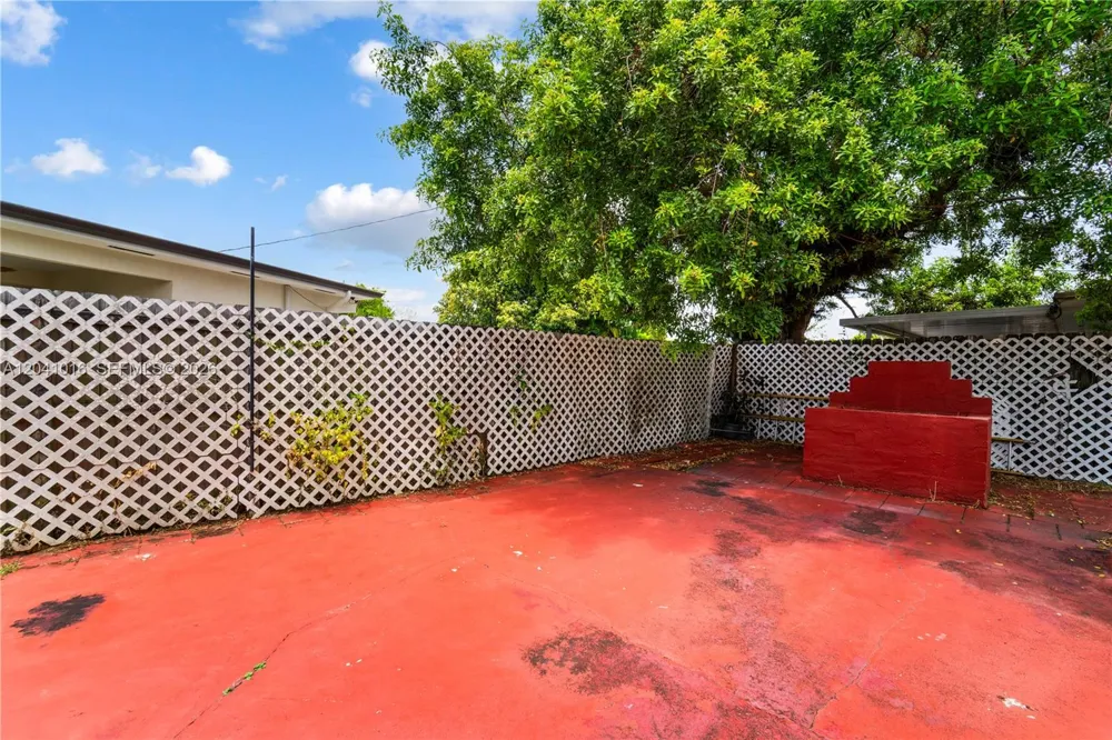11941 SW 4th St Miami, FL 33184