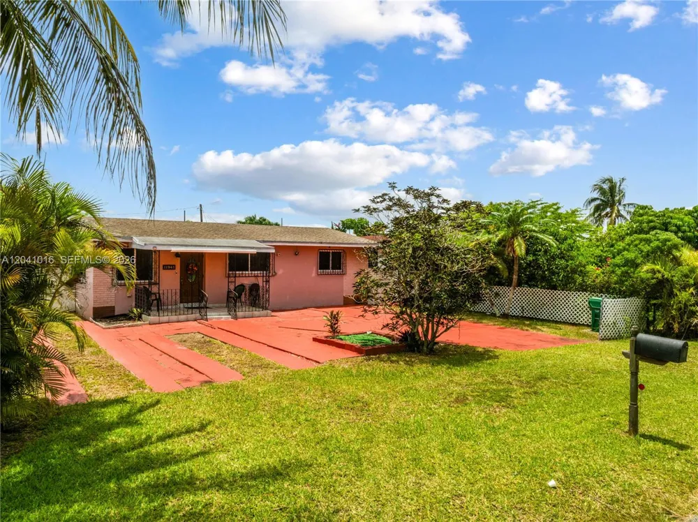 11941 SW 4th St Miami, FL 33184