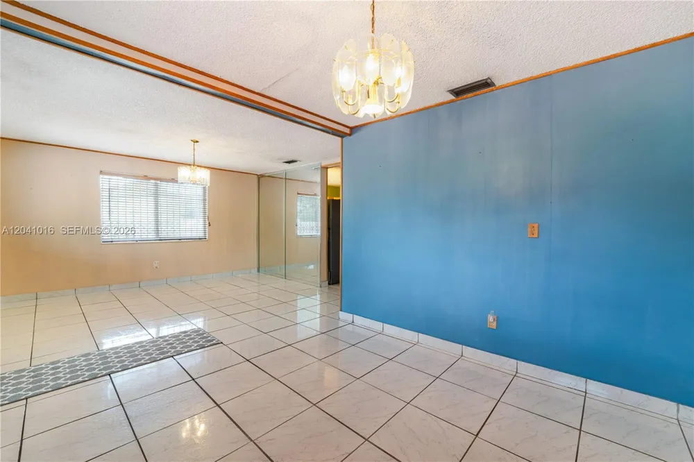 11941 SW 4th St Miami, FL 33184