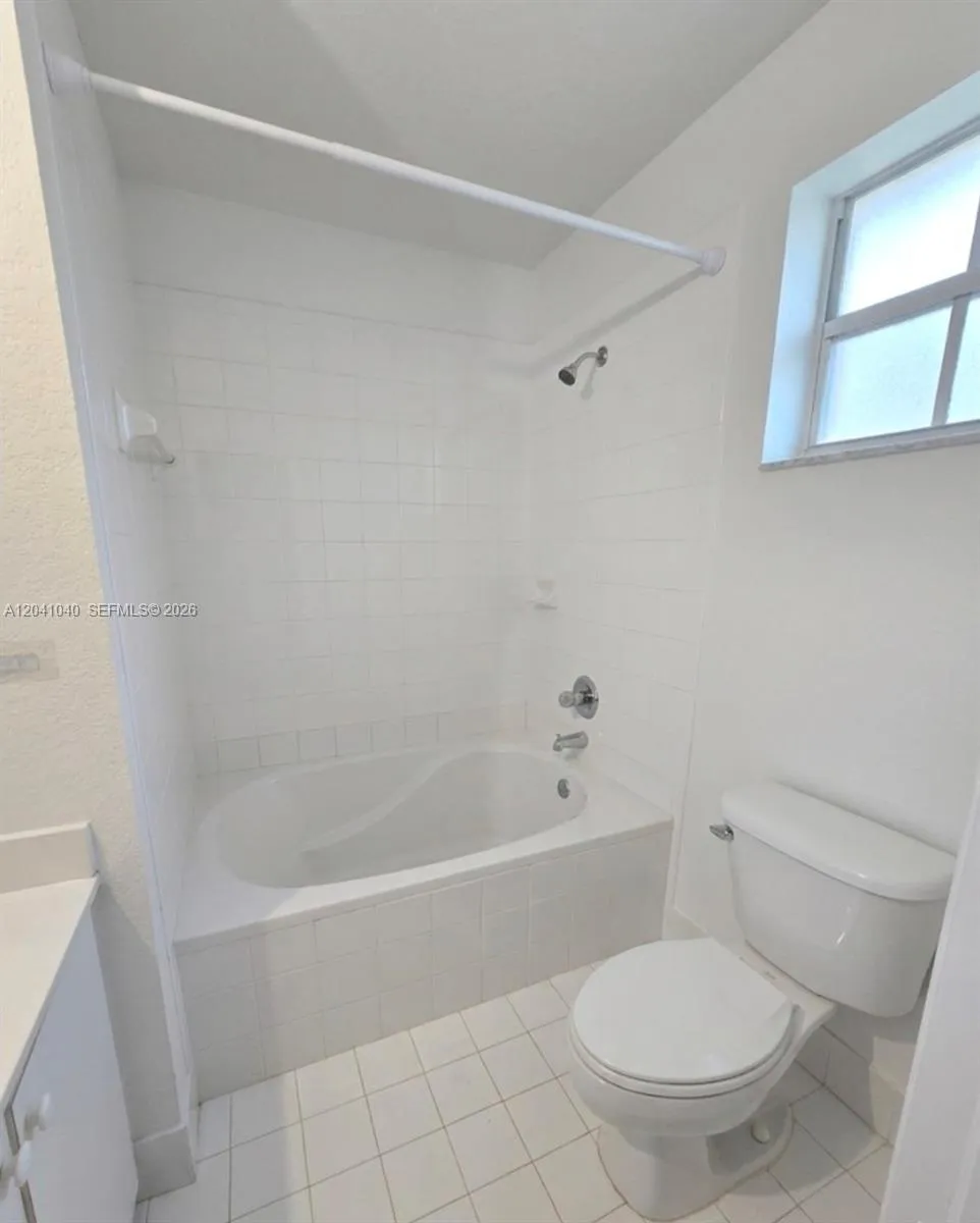 8936 W Flagler St #204 Miami, FL 33174