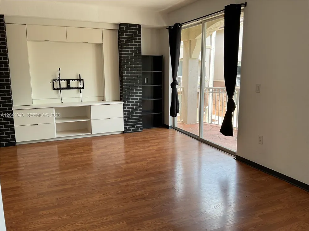 8936 W Flagler St #204 Miami, FL 33174