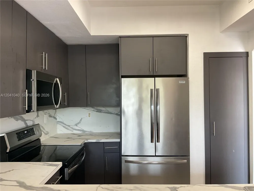 8936 W Flagler St #204 Miami, FL 33174