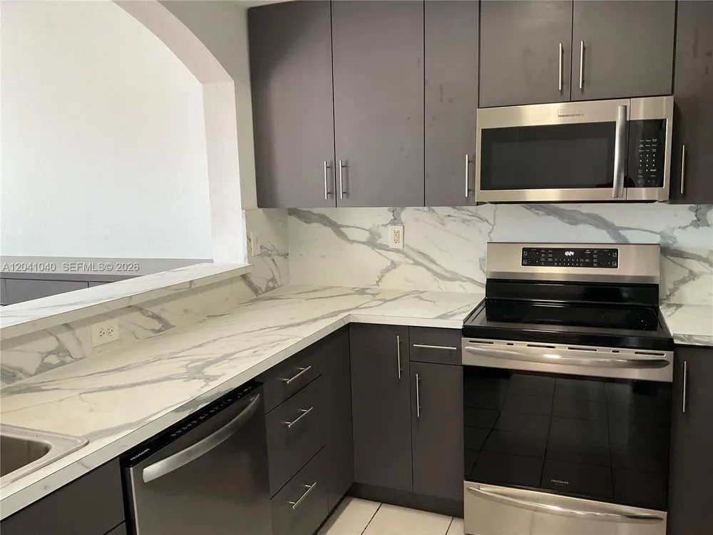 8936 W Flagler St #204 Miami, FL 33174