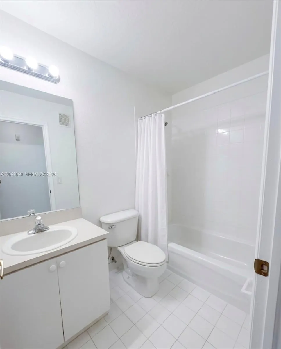 8936 W Flagler St #204 Miami, FL 33174